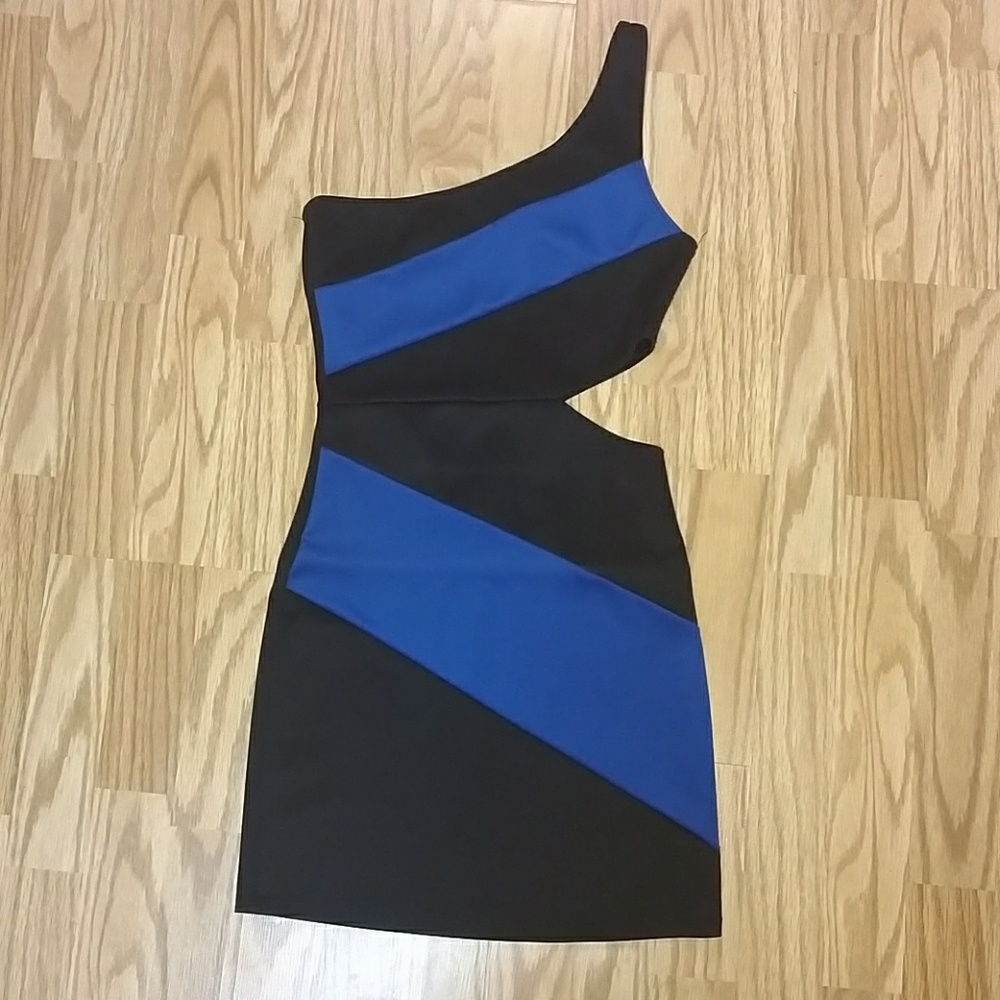 Dress with cut out on the side
